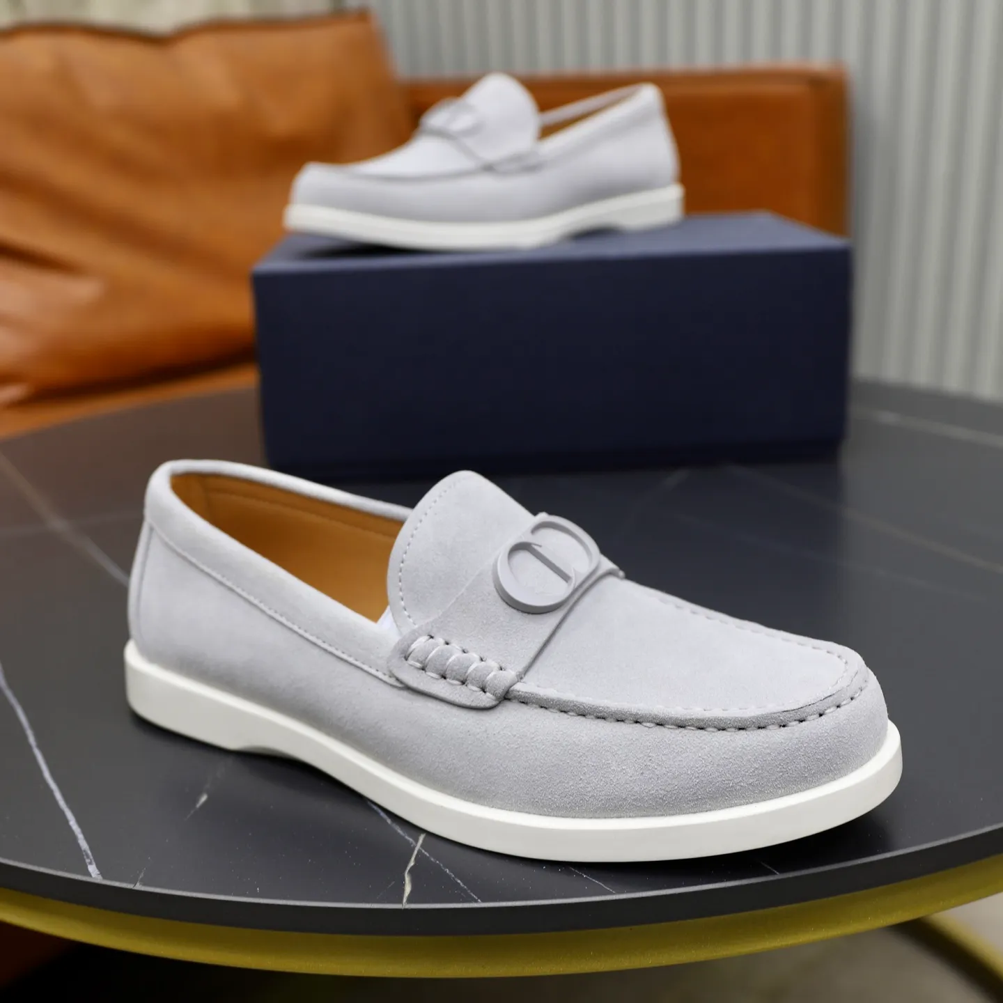 Ex-factory price: 560🙅‍♂️🙅‍♂️🙅‍♂️ Brand: Dior DIOR Standard code: Men's code 38/44 (45 can be customized) Grade: Same as the official website Material: Original cowhide stitching, cowhide lining, original TPU wear-resistant soft outsole Style categories: Leisure and sports version, footwear for driving, young fashion, European and American trends, British style Color: actual picture color